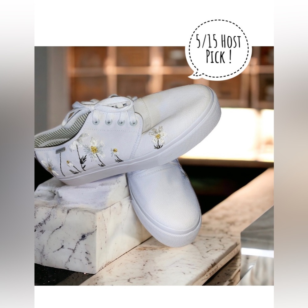 Bangs low top sneakers . Brand new, never worn White with daisies Price firm s10